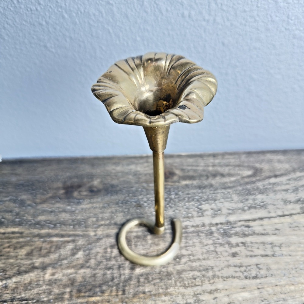 Vintage Brass Flower Taper Candle Holder Hollywood Regency Floral Decor - Picture 5 of 9